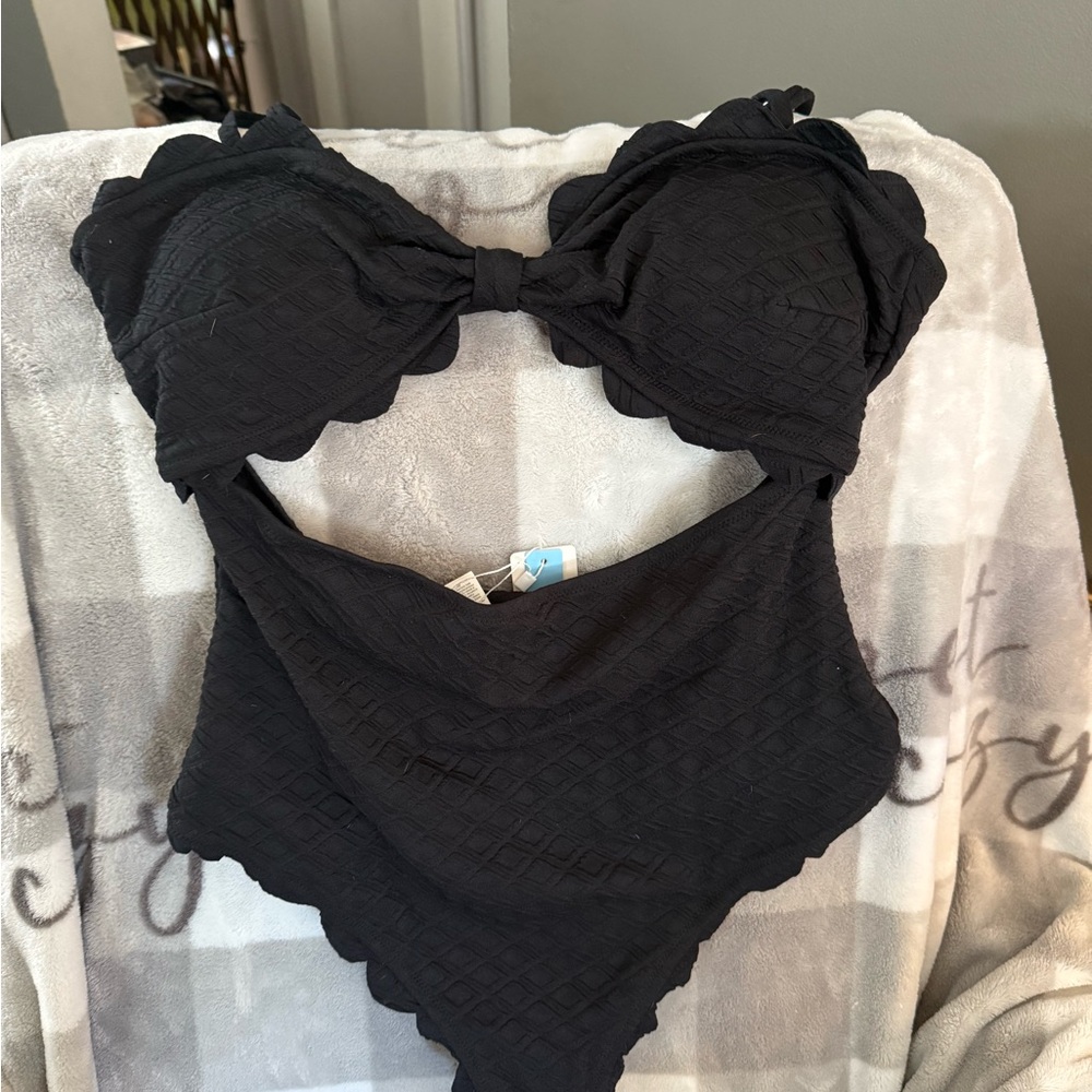 Cupshe Black Textured Scalloped One Piece